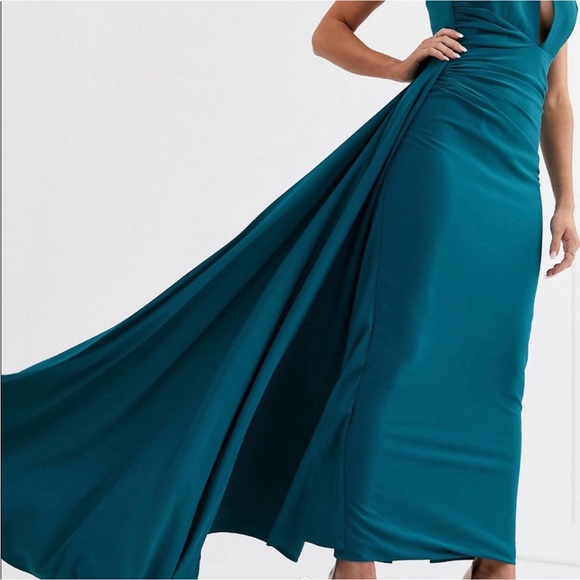 Yaura Halterneck Maxi Dress with Asymmetrical Train - Picture 3 of 6